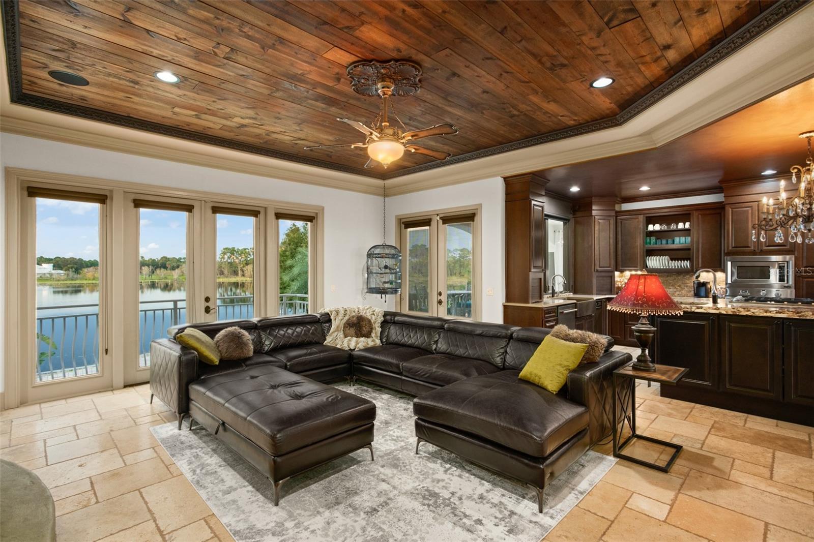 Listing photo id 32 for 2624 Howland Boulevard