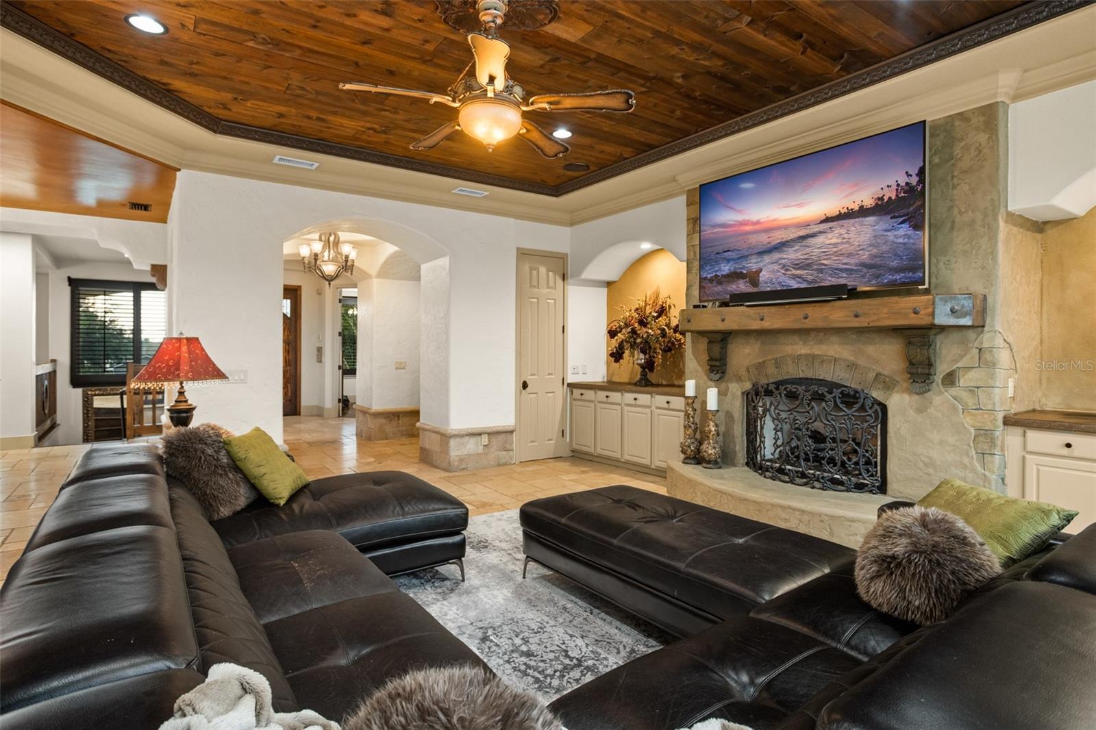 Listing photo id 33 for 2624 Howland Boulevard