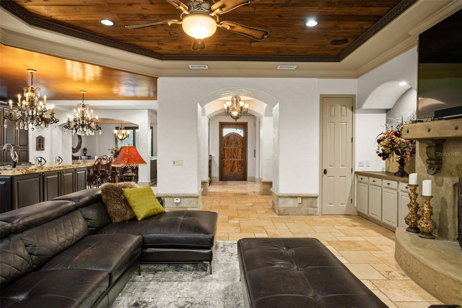 Listing photo id 34 for 2624 Howland Boulevard