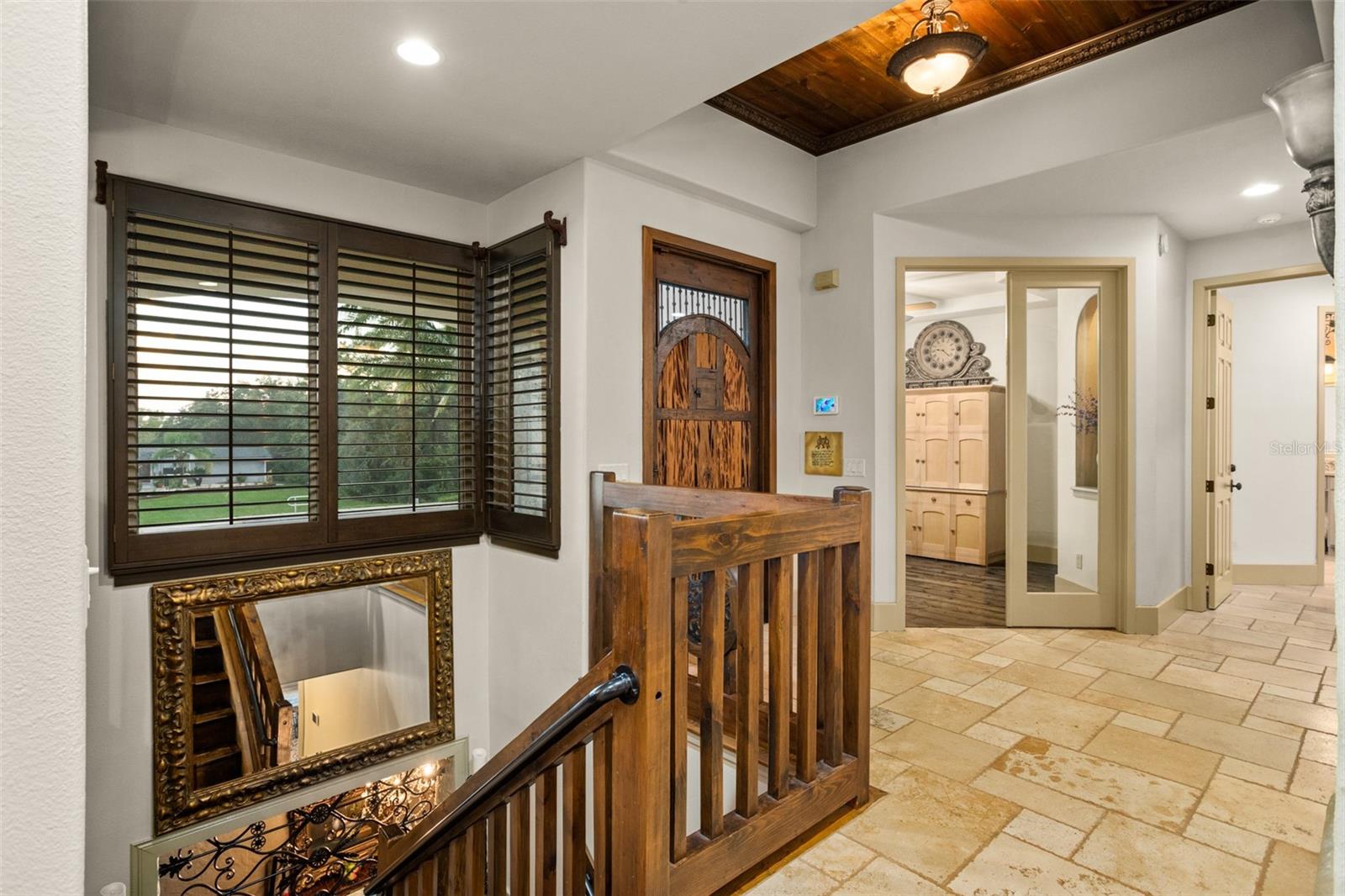 Listing photo id 35 for 2624 Howland Boulevard