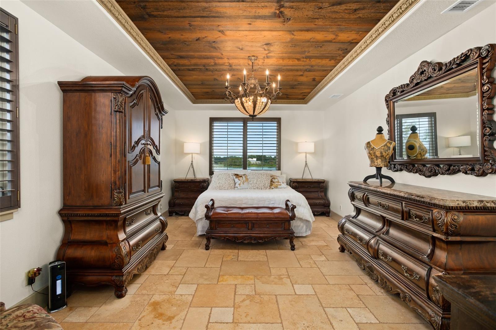 Listing photo id 36 for 2624 Howland Boulevard