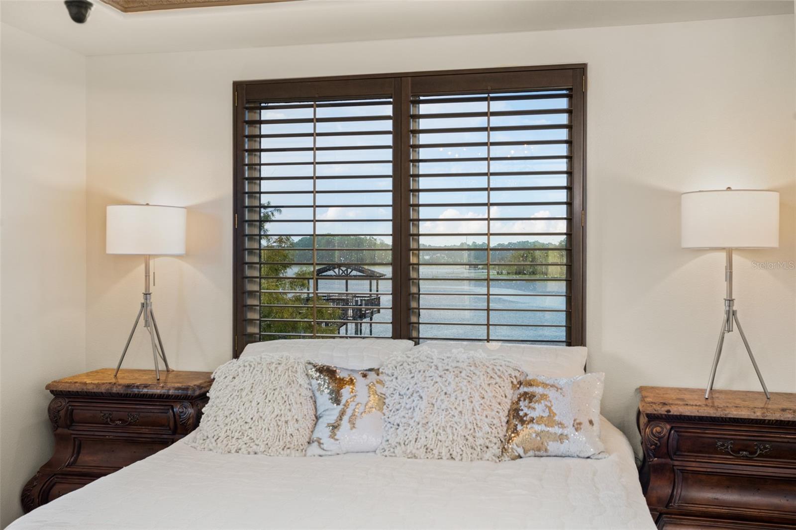 Listing photo id 37 for 2624 Howland Boulevard