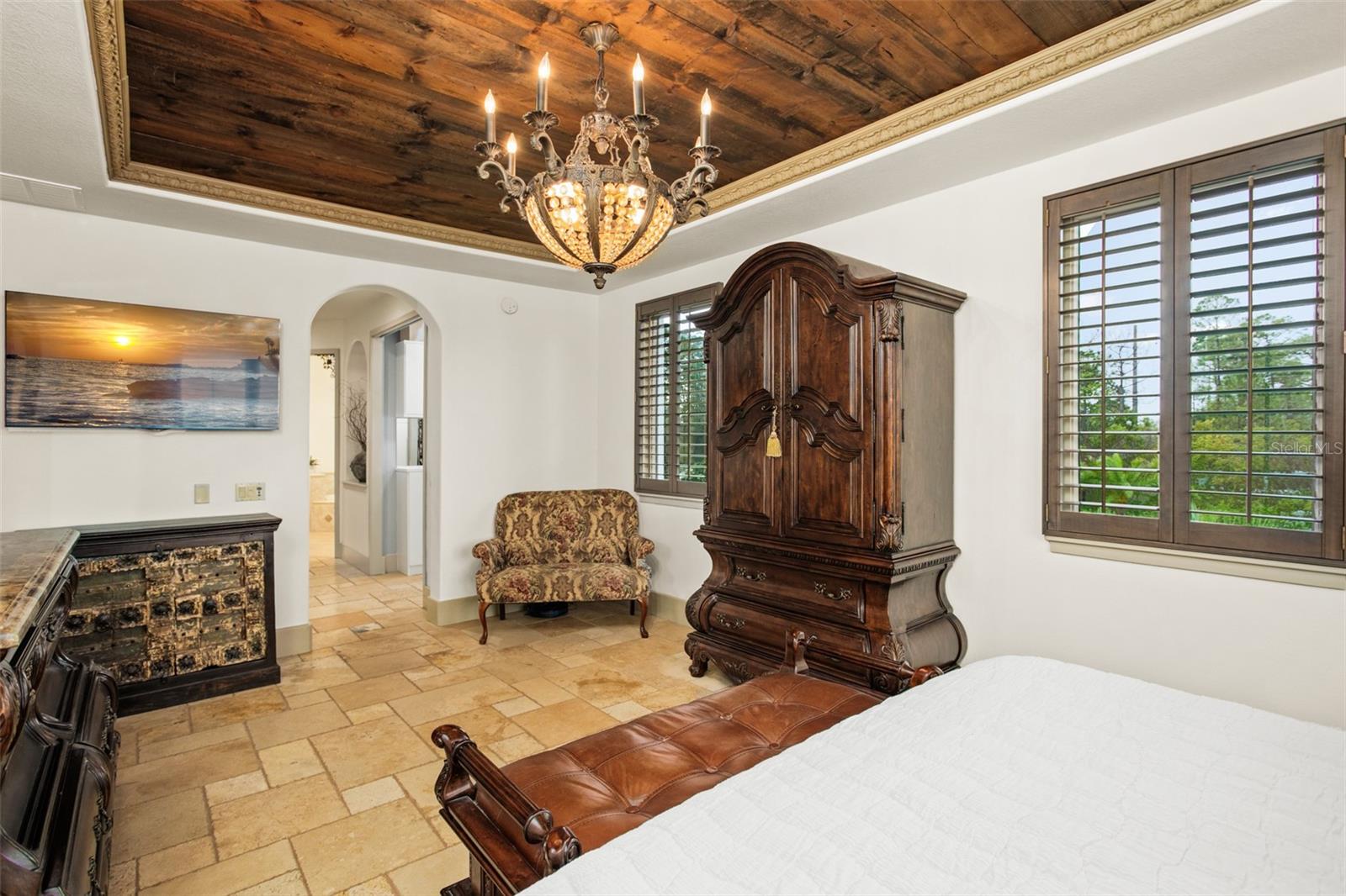 Listing photo id 38 for 2624 Howland Boulevard