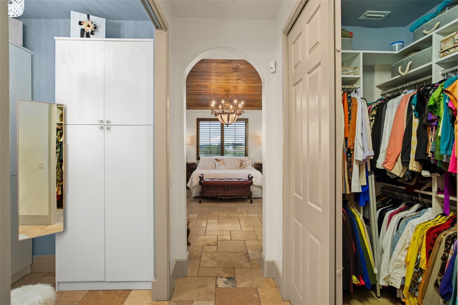 Listing photo id 40 for 2624 Howland Boulevard