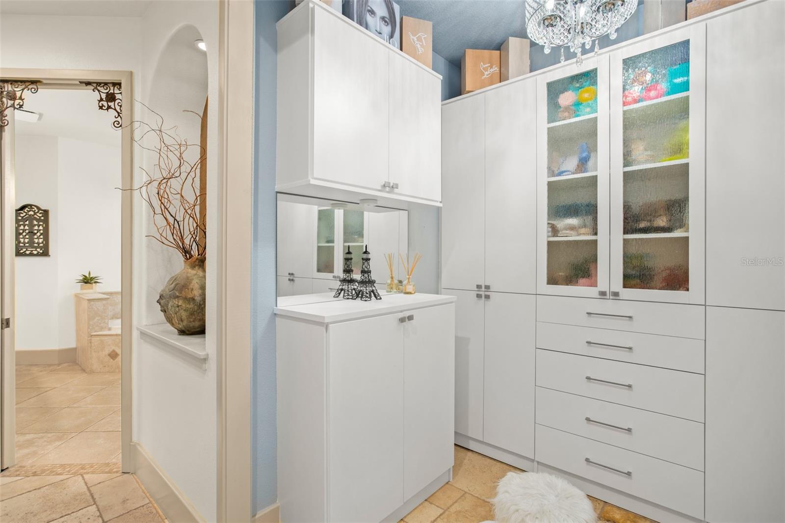 Listing photo id 41 for 2624 Howland Boulevard