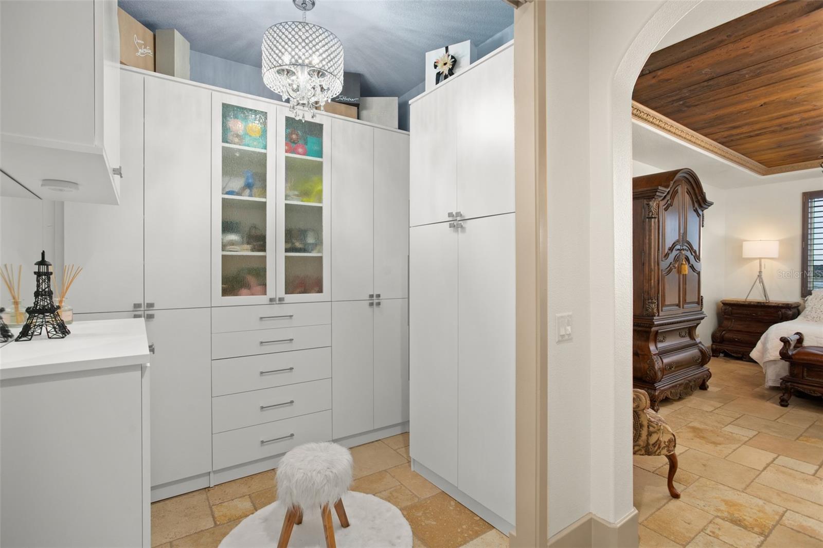 Listing photo id 43 for 2624 Howland Boulevard