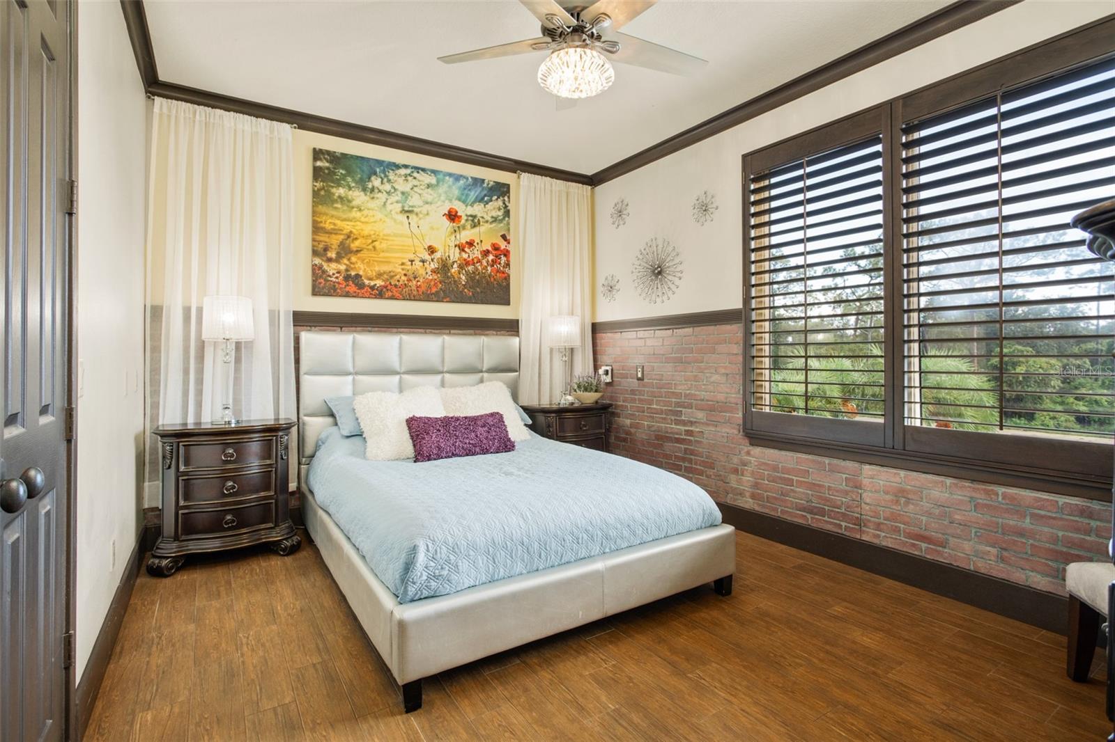 Listing photo id 49 for 2624 Howland Boulevard