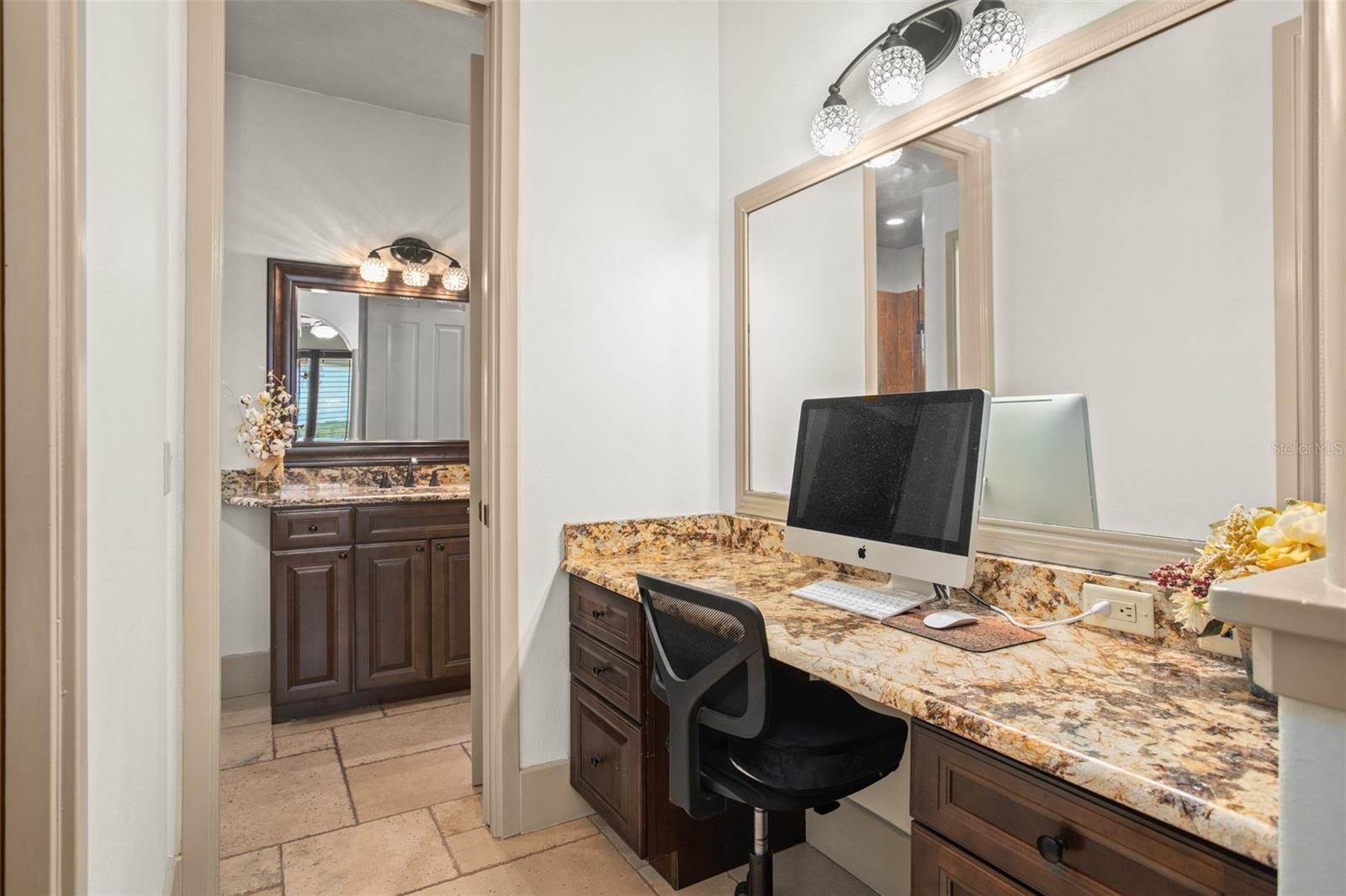 Listing photo id 57 for 2624 Howland Boulevard