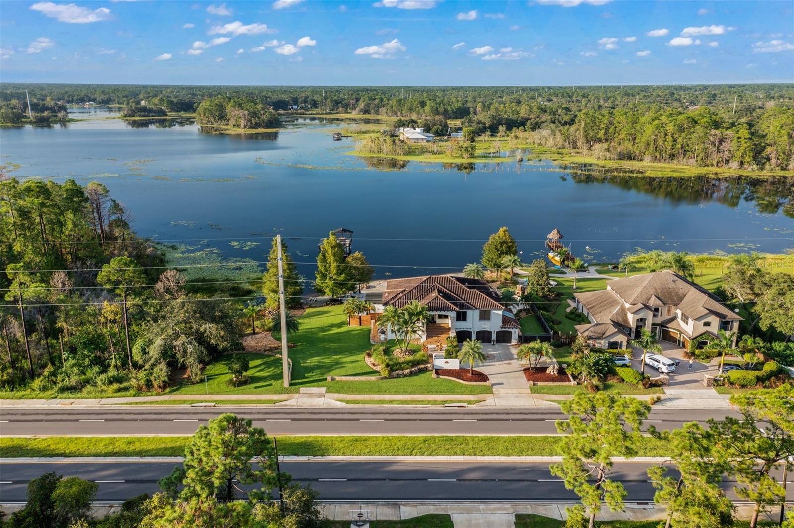 Listing photo id 4 for 2624 Howland Boulevard