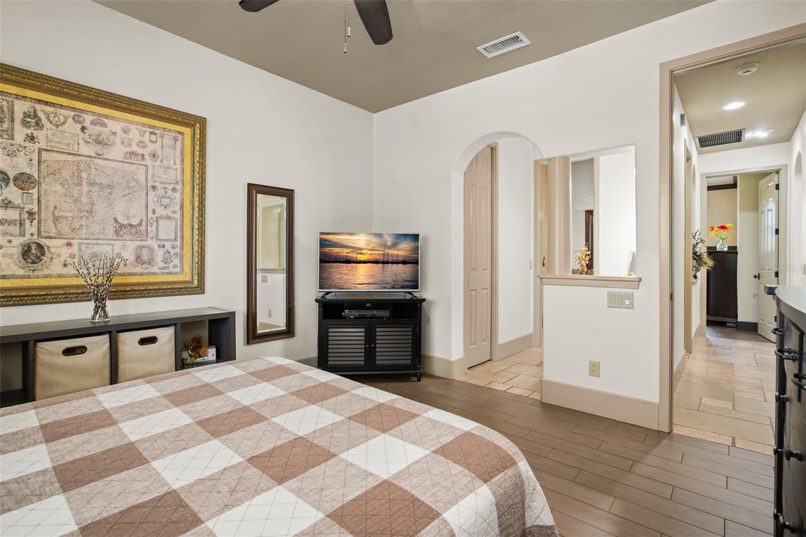 Listing photo id 58 for 2624 Howland Boulevard