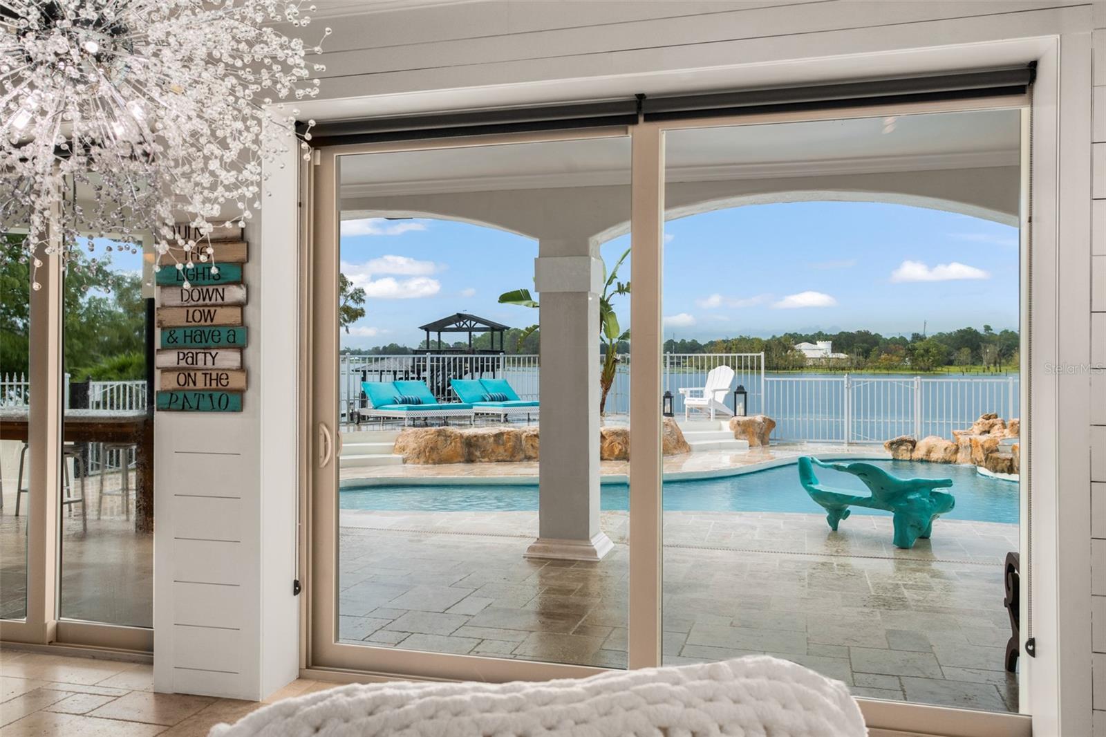 Listing photo id 59 for 2624 Howland Boulevard