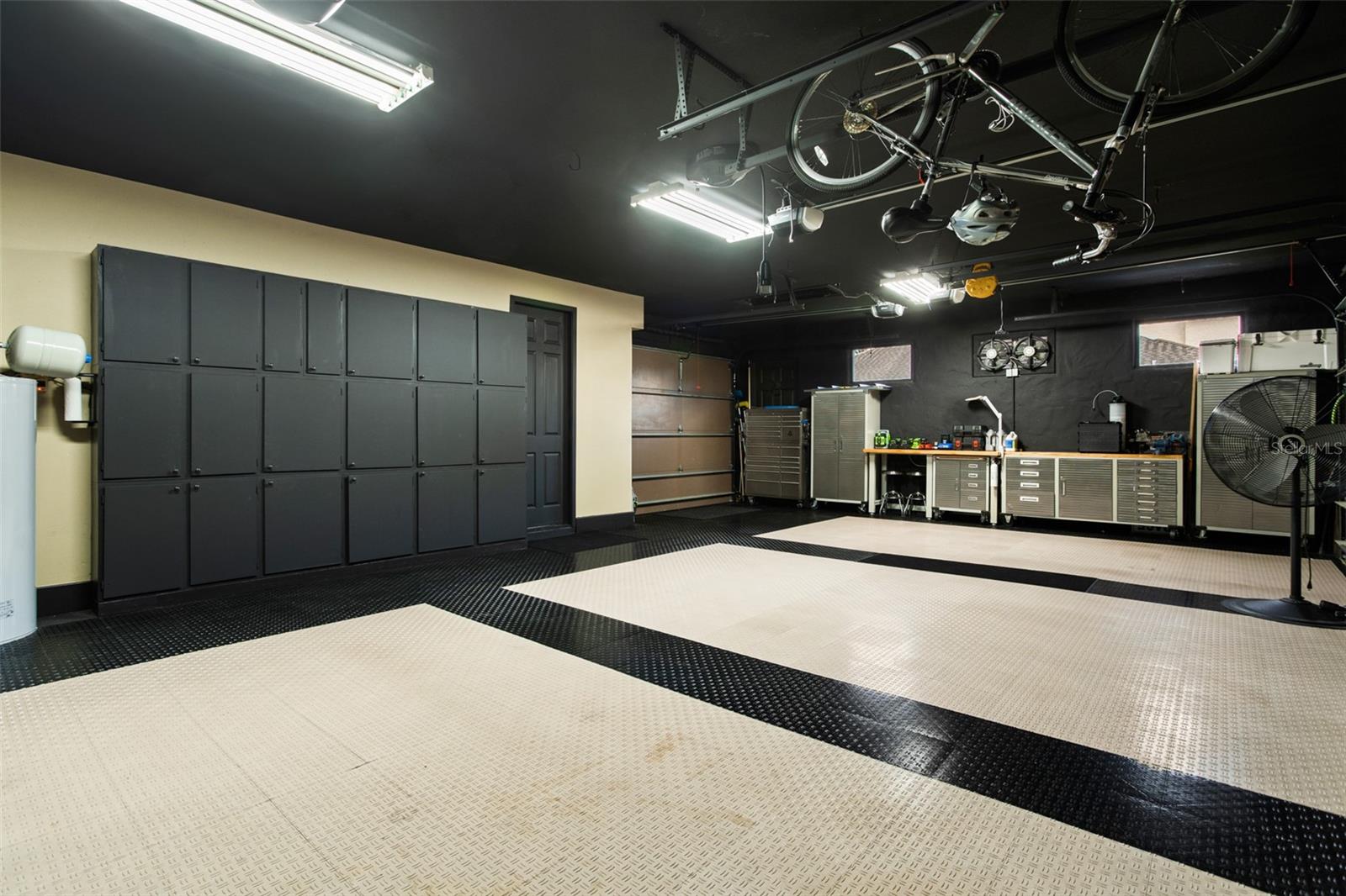 Listing photo id 60 for 2624 Howland Boulevard