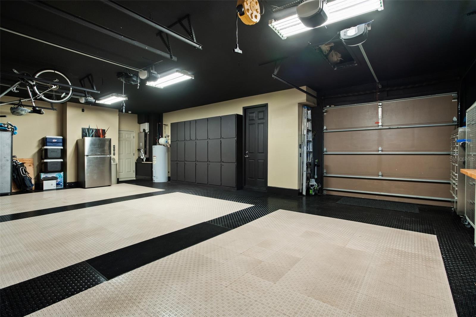 Listing photo id 61 for 2624 Howland Boulevard