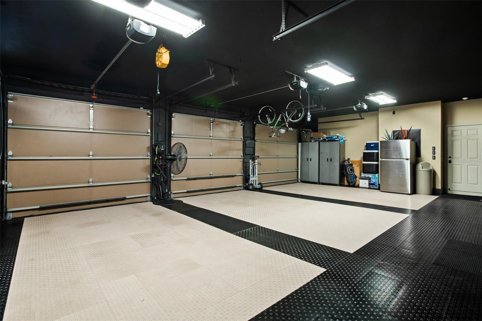 Listing photo id 63 for 2624 Howland Boulevard