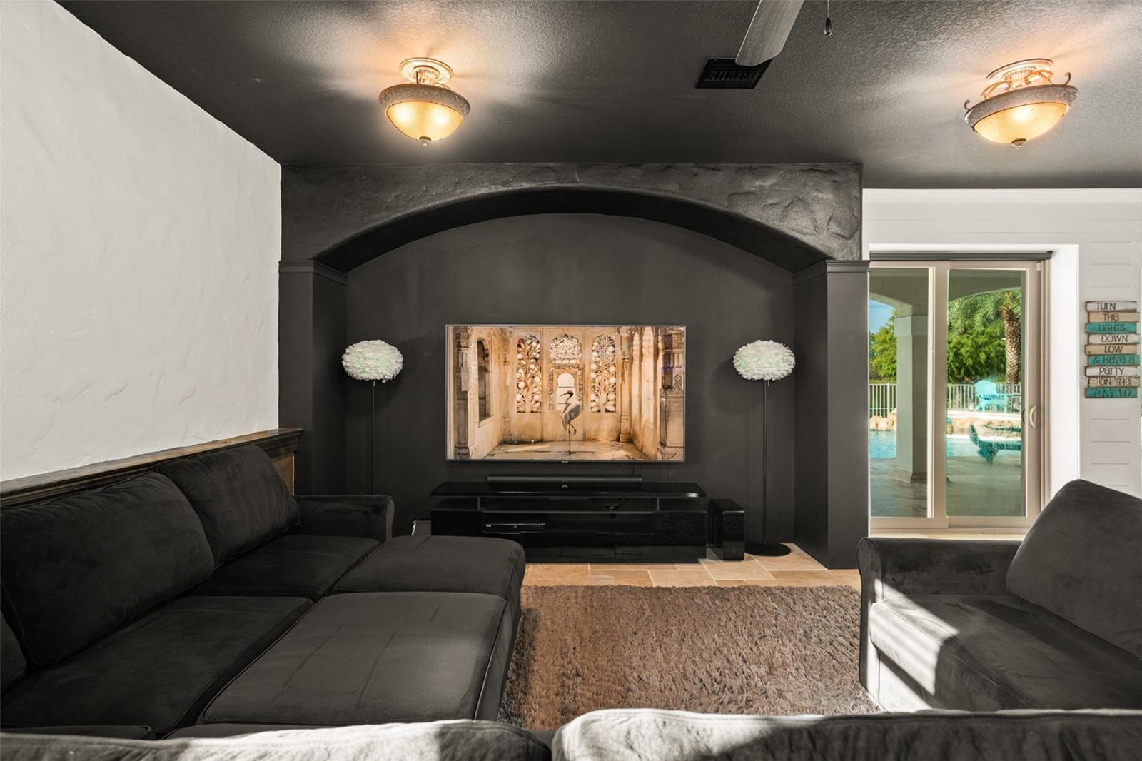 Listing photo id 67 for 2624 Howland Boulevard