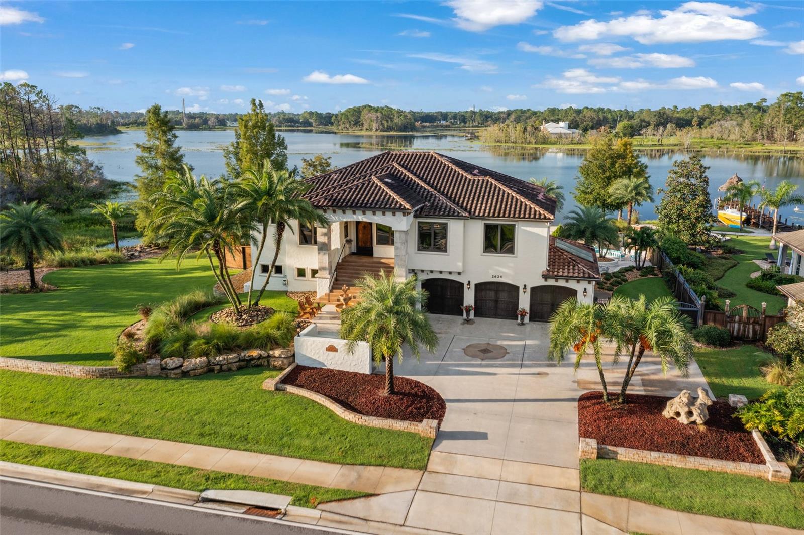 Listing photo id 5 for 2624 Howland Boulevard