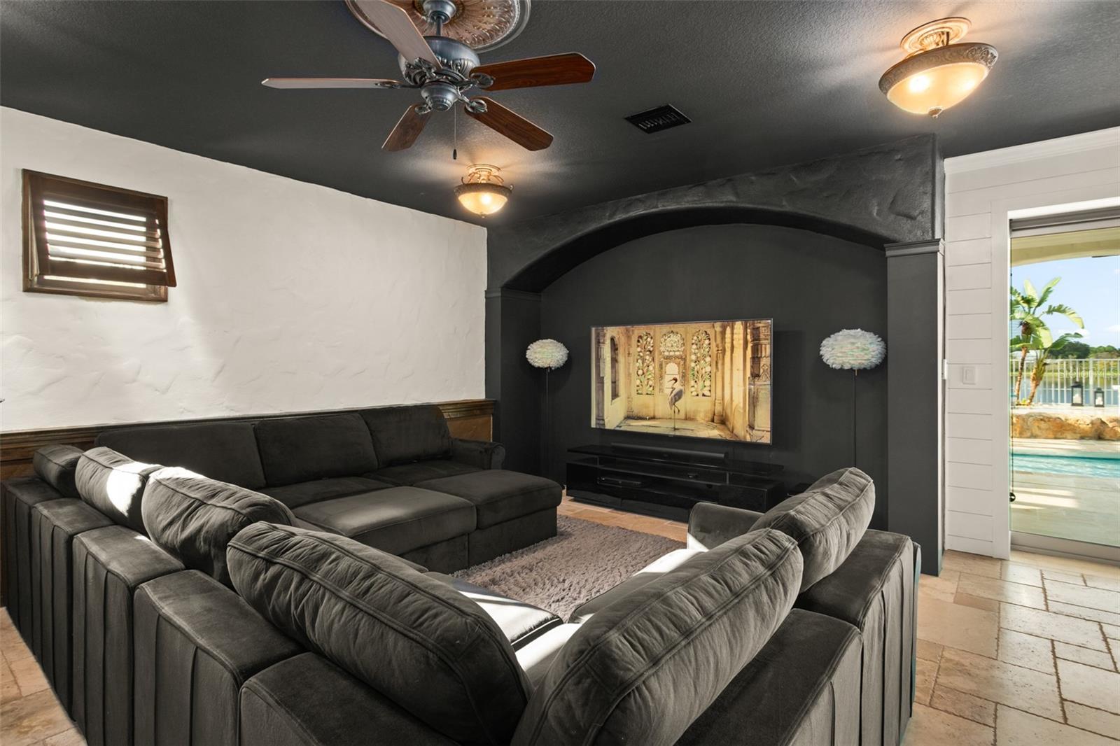 Listing photo id 68 for 2624 Howland Boulevard