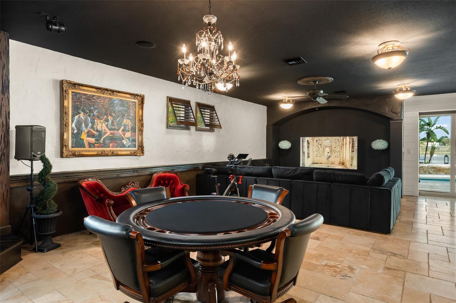 Listing photo id 71 for 2624 Howland Boulevard