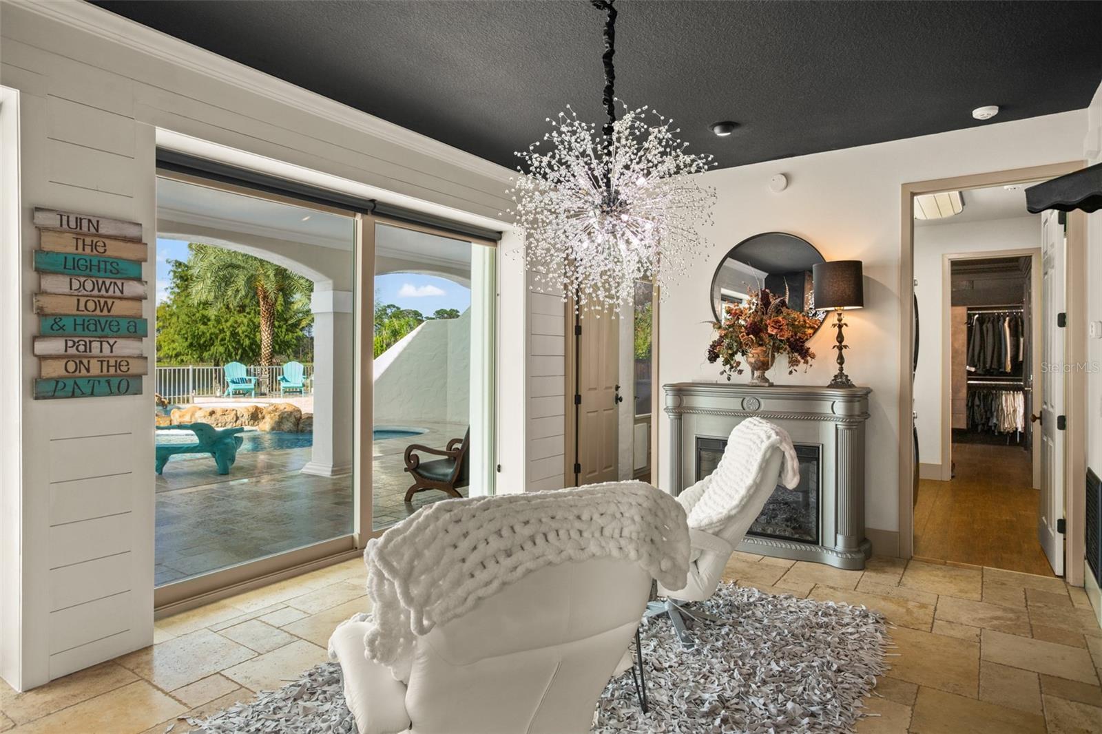 Listing photo id 72 for 2624 Howland Boulevard