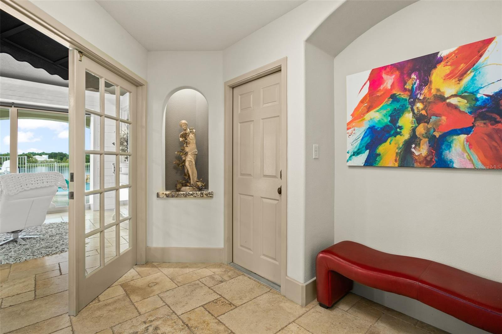 Listing photo id 73 for 2624 Howland Boulevard