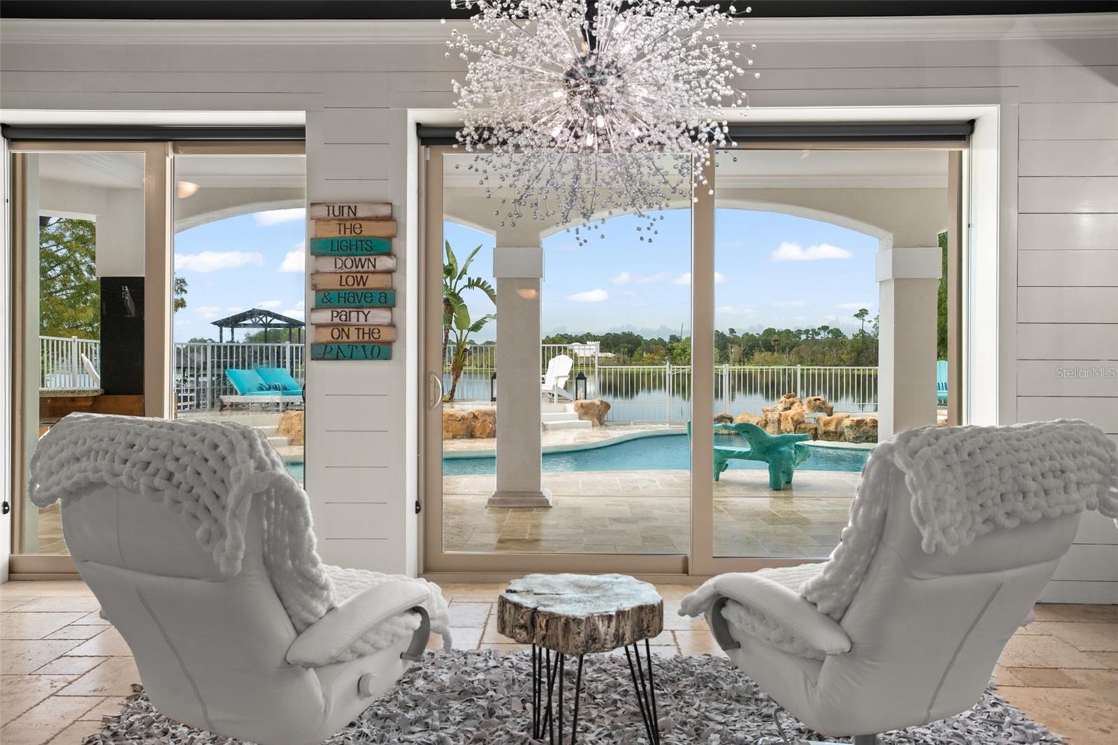 Listing photo id 74 for 2624 Howland Boulevard