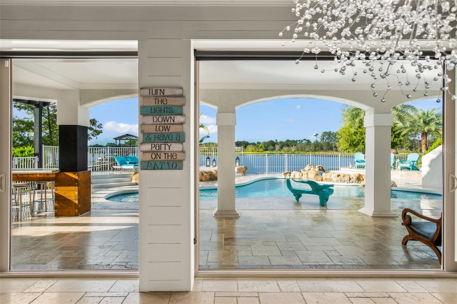 Listing photo id 76 for 2624 Howland Boulevard