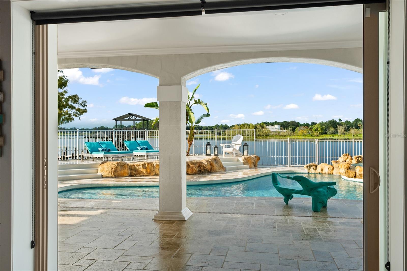 Listing photo id 77 for 2624 Howland Boulevard