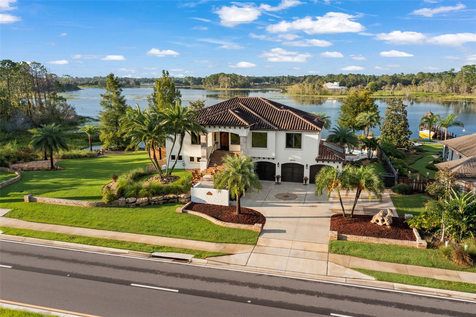 Listing photo id 6 for 2624 Howland Boulevard