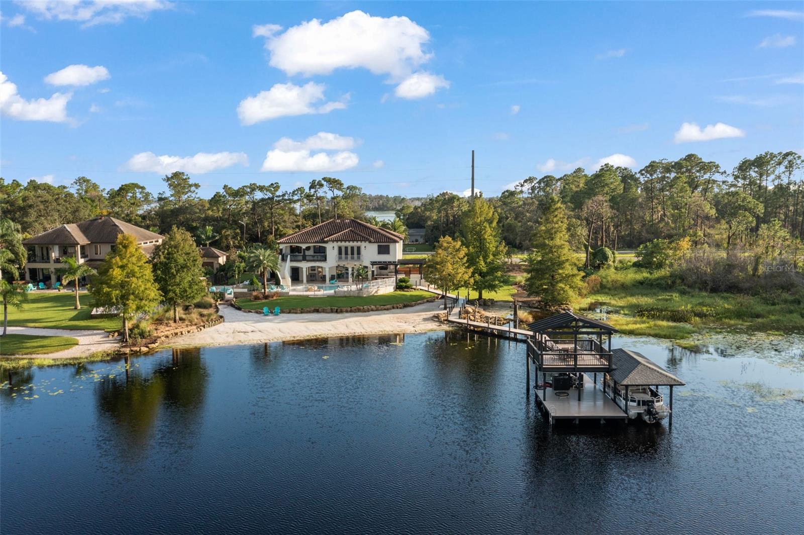 Listing photo id 88 for 2624 Howland Boulevard