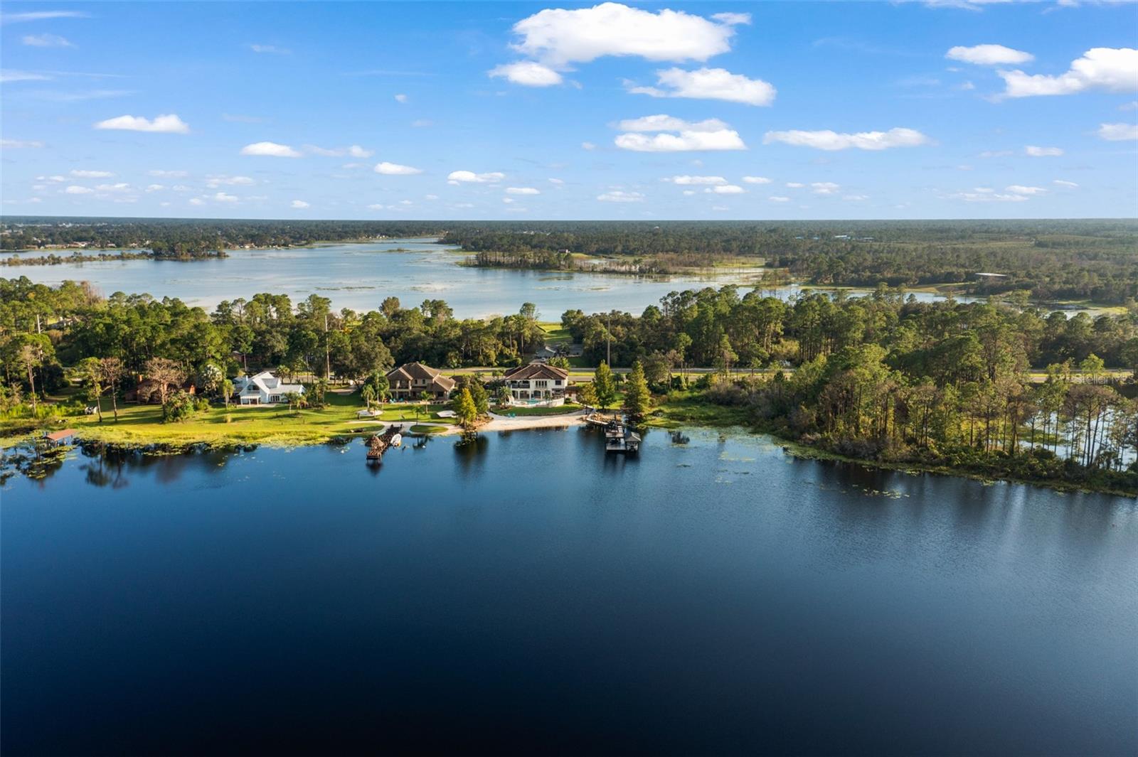 Listing photo id 90 for 2624 Howland Boulevard