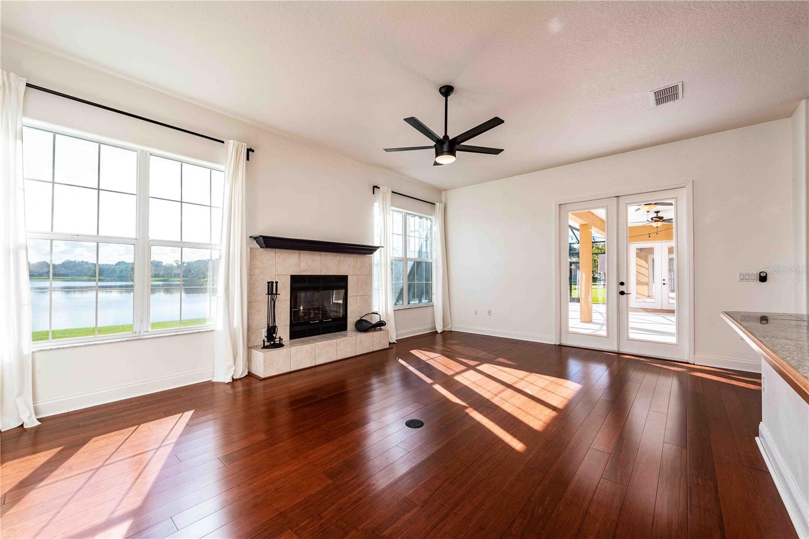 Image 17 of 39 For 4806 Lake Reserve Boulevard