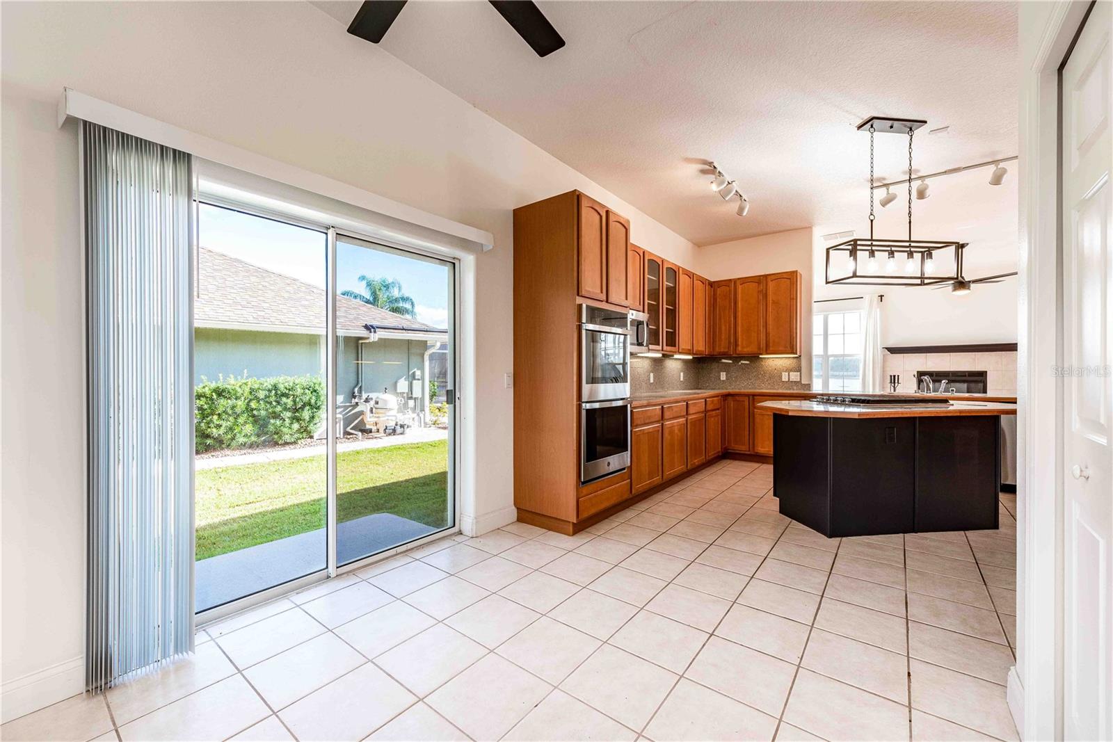 Image 23 of 39 For 4806 Lake Reserve Boulevard