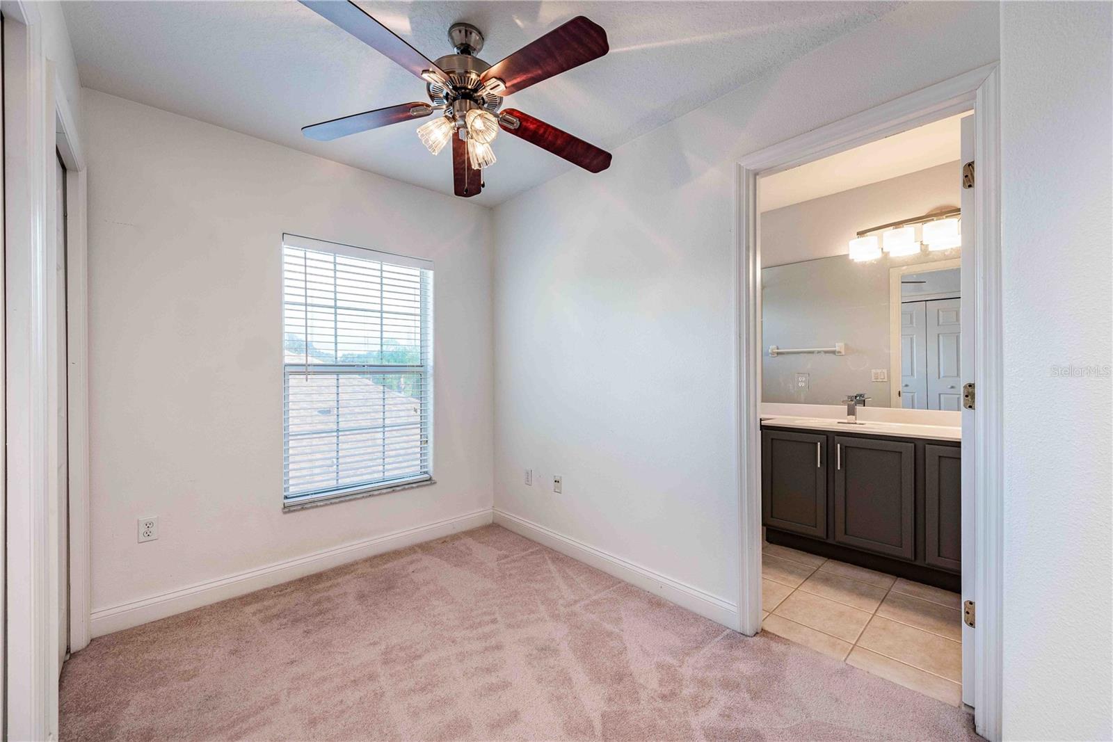 Image 27 of 39 For 4806 Lake Reserve Boulevard