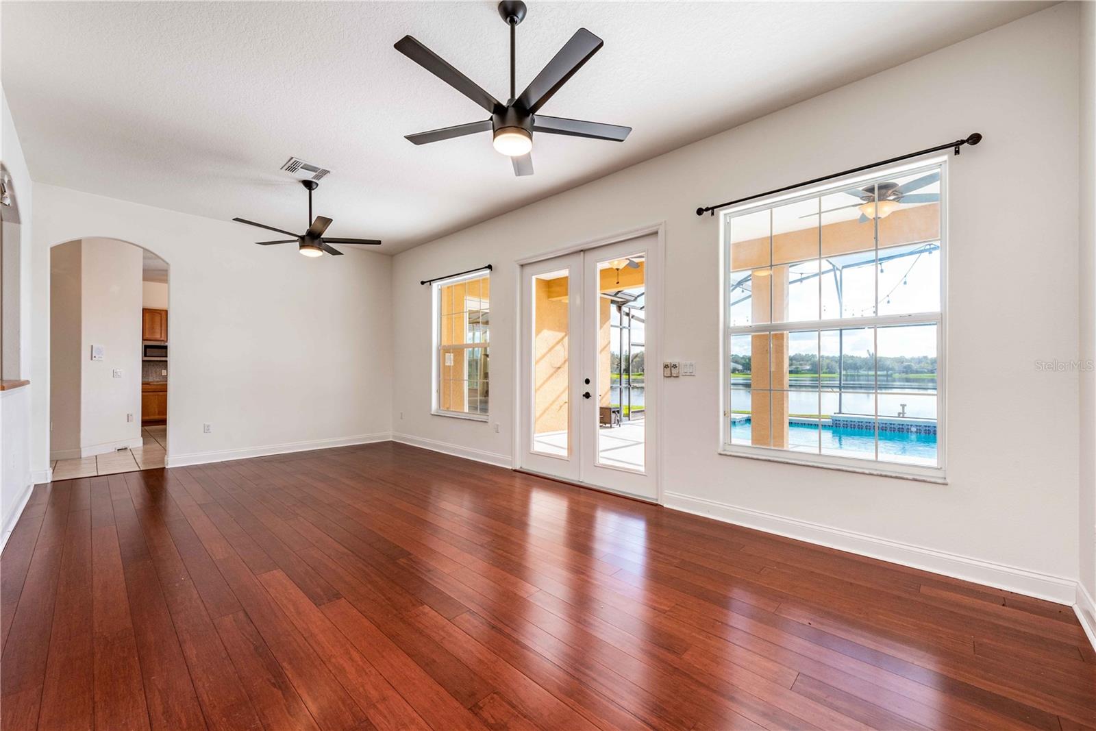 Image 8 of 39 For 4806 Lake Reserve Boulevard