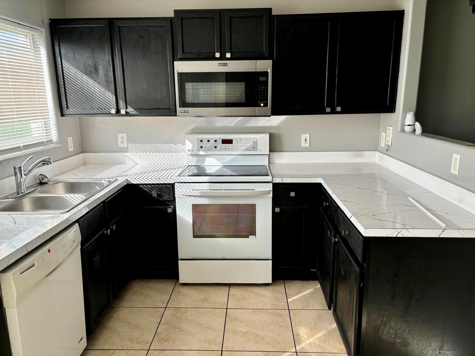 Image 4 of 17 For 13438 Fairway Glen Drive 102