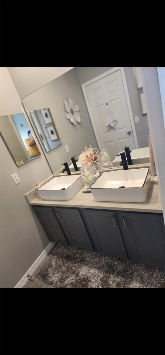 Listing photo id 18 for 14697 Huntcliff Park Way