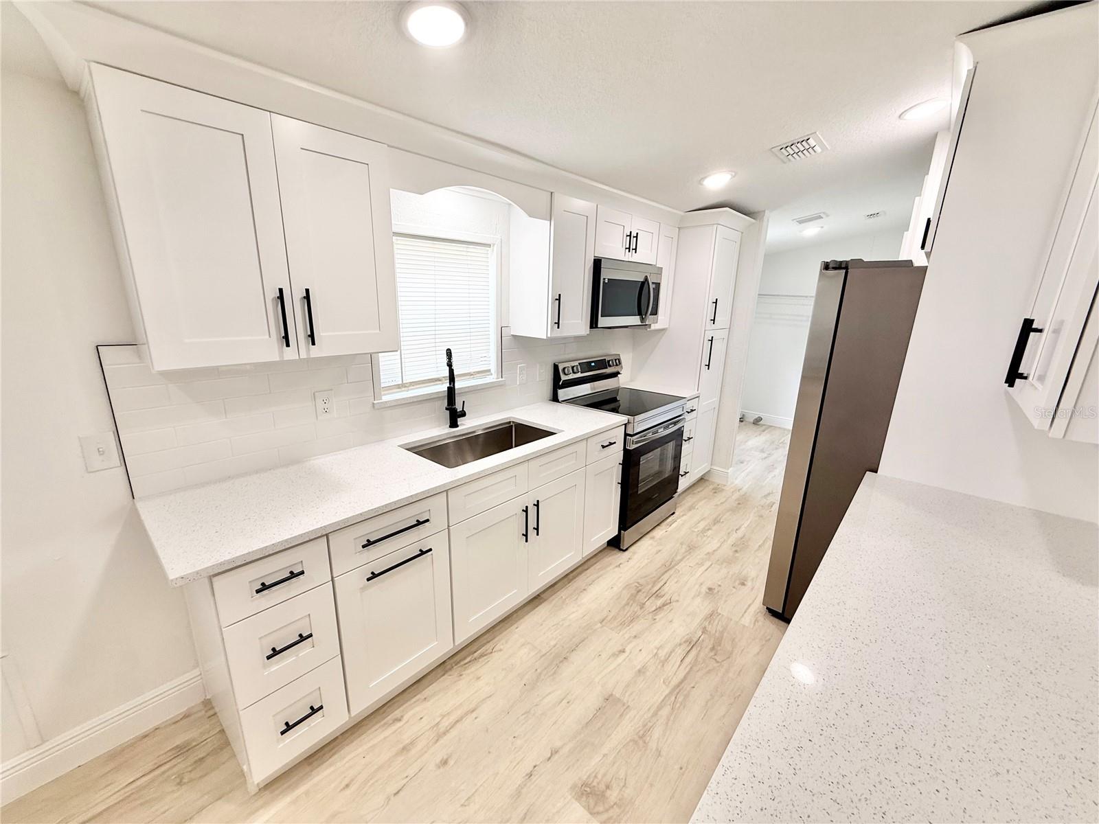 Image 13 of 44 For 15840 100th Avenue