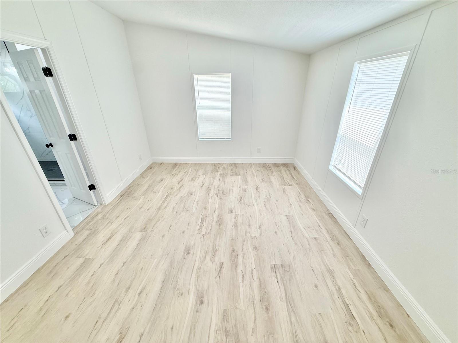 Image 21 of 44 For 15840 100th Avenue