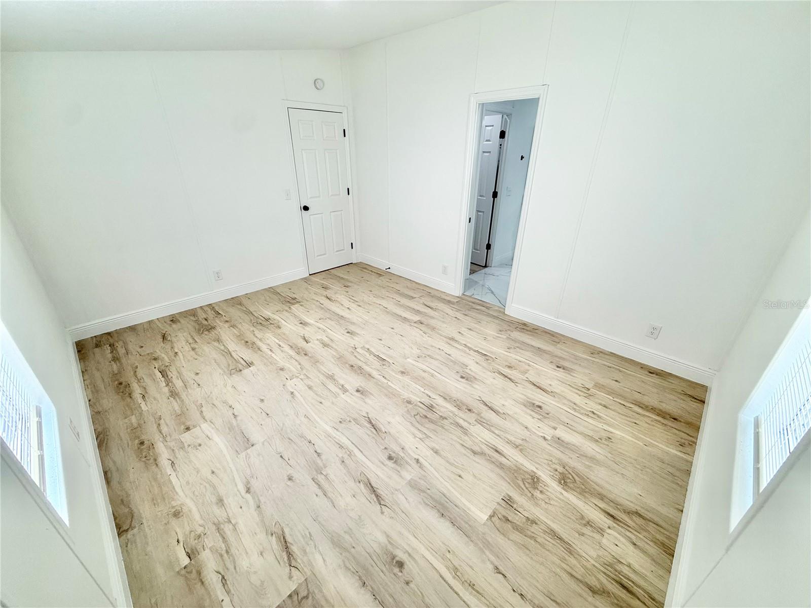 Image 22 of 44 For 15840 100th Avenue