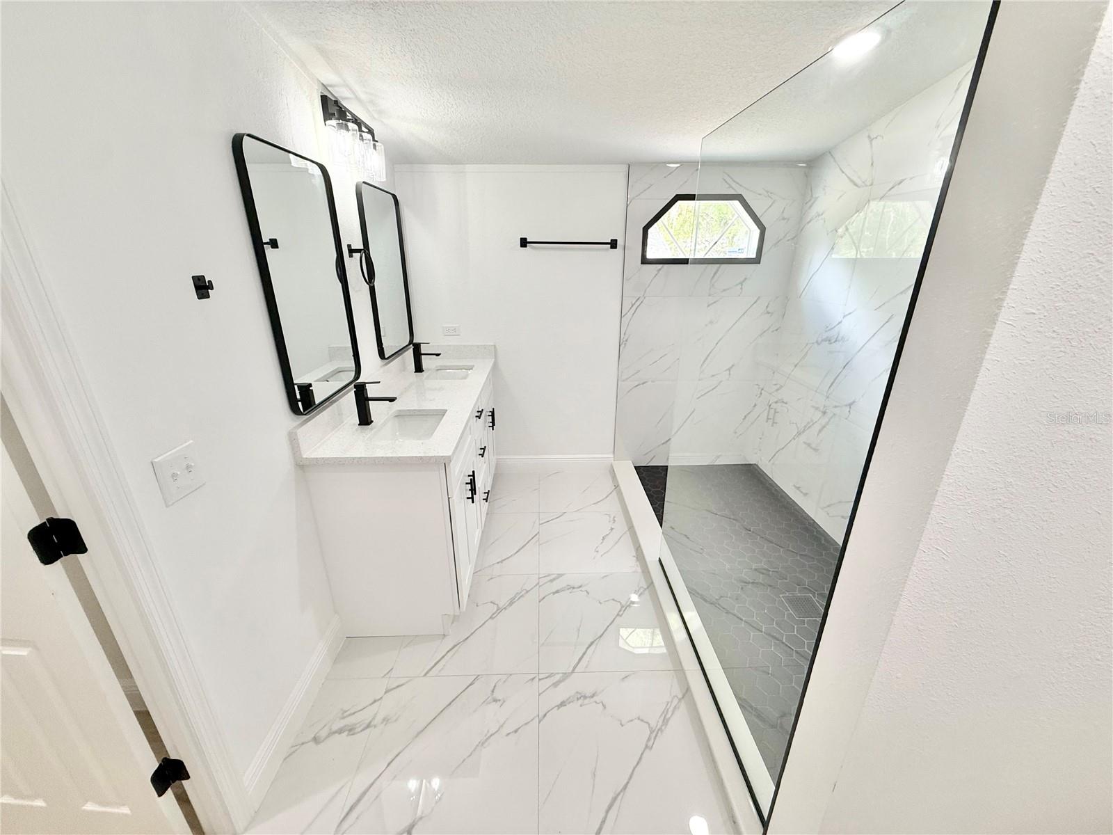 Image 23 of 44 For 15840 100th Avenue