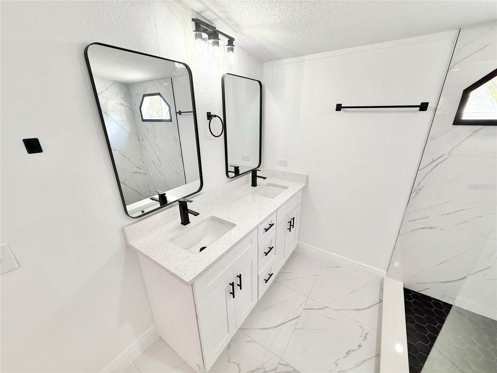 Image 25 of 44 For 15840 100th Avenue