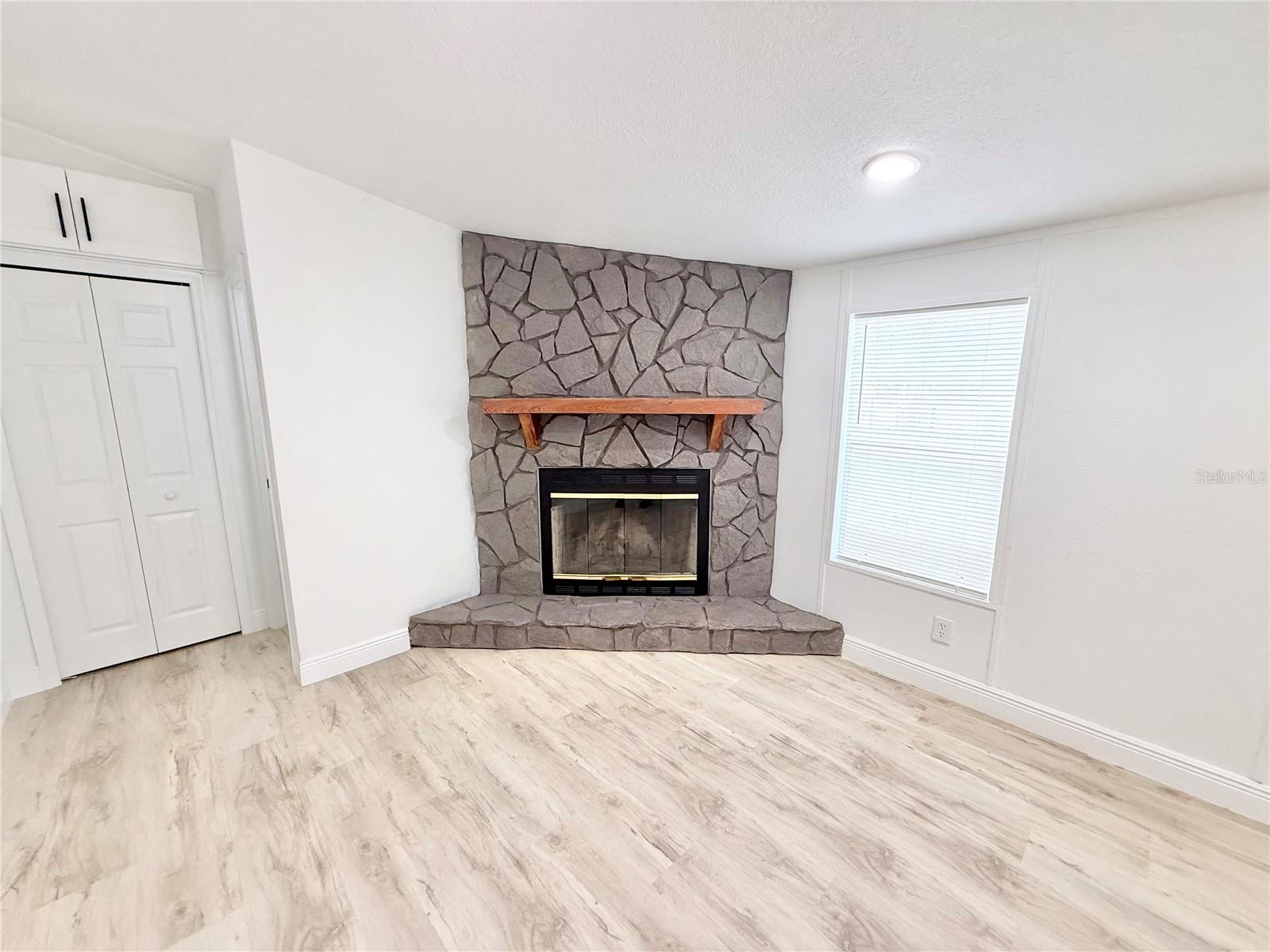 Image 9 of 44 For 15840 100th Avenue