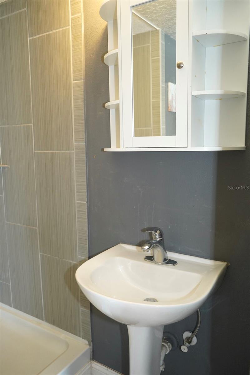 Image 11 of 27 For 557 Milford Street