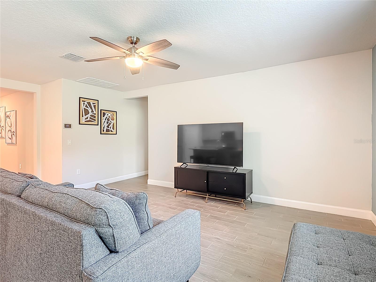 Image 25 of 59 For 525 Vista Villages Blvd