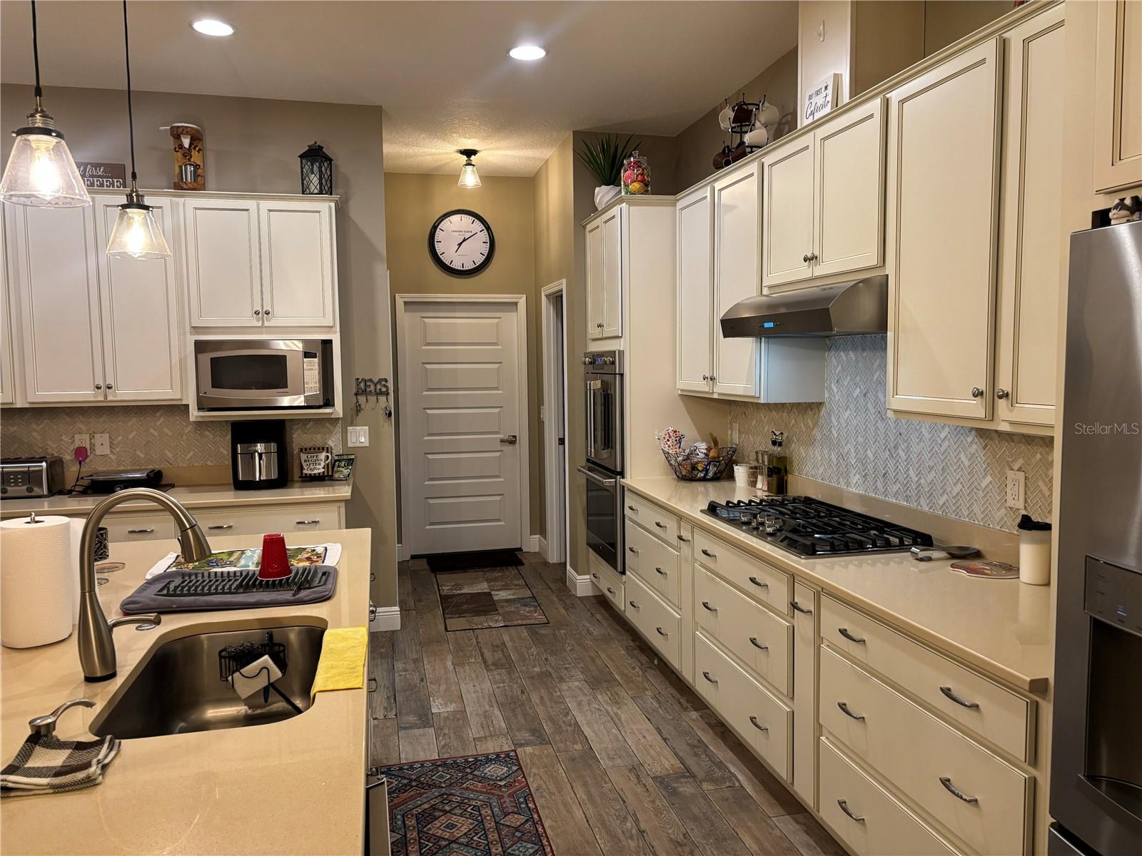 Image 4 of 45 For 20500 Quinella Street