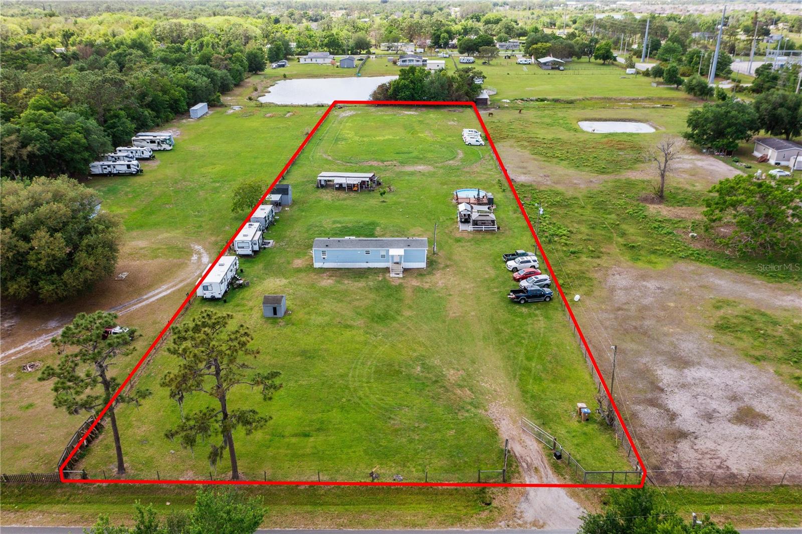 Listing photo id 8 for 3834 Hixon Avenue