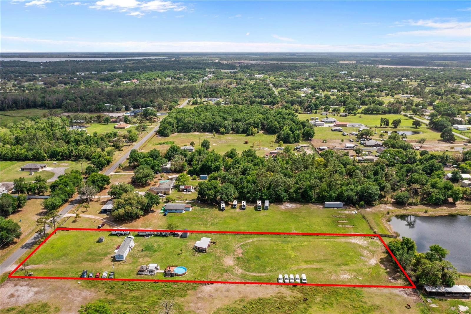 Listing photo id 9 for 3834 Hixon Avenue