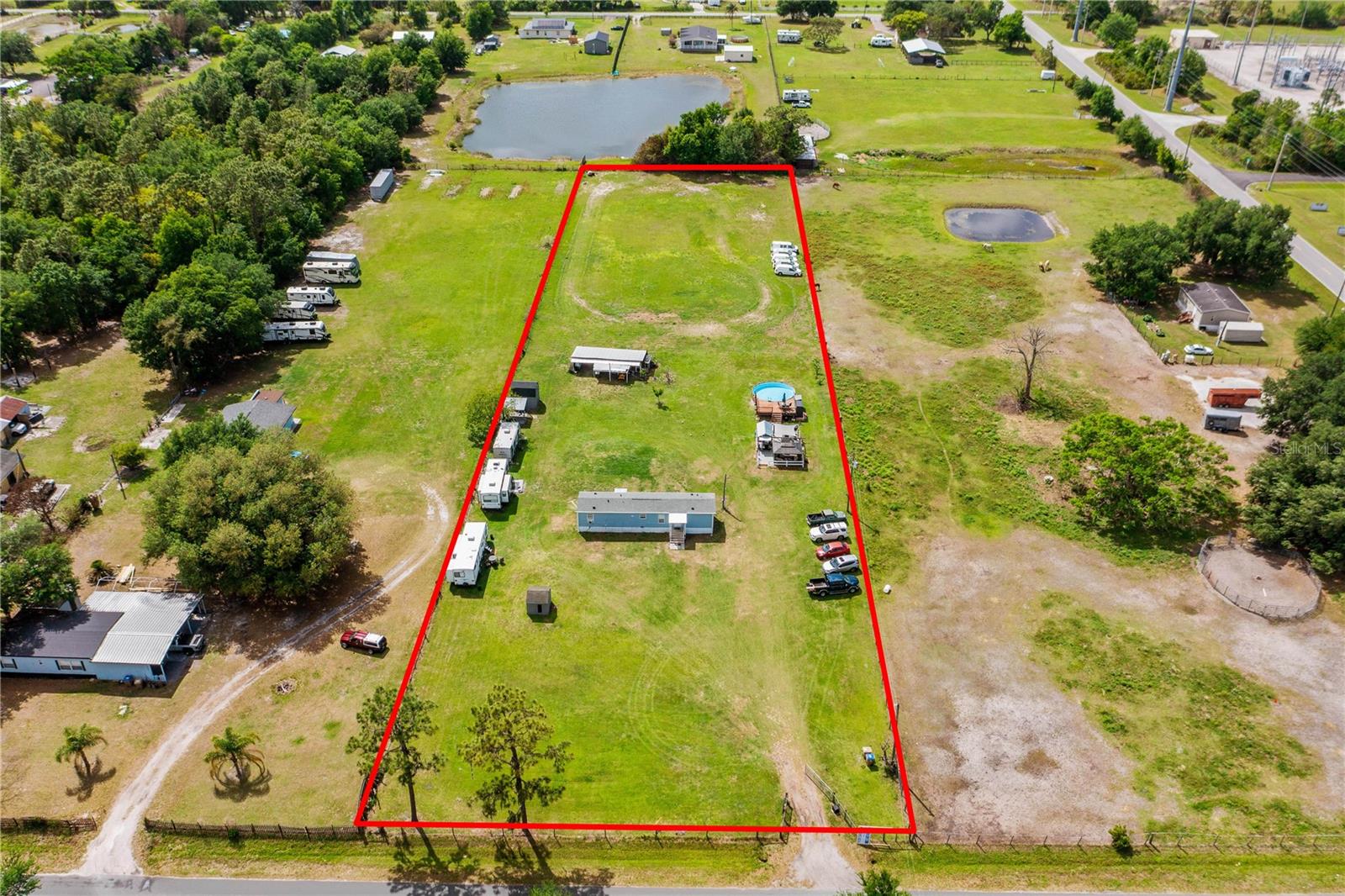 Listing photo id 10 for 3834 Hixon Avenue