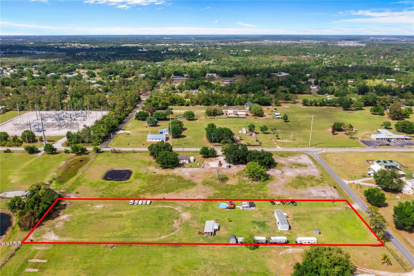 Listing photo id 12 for 3834 Hixon Avenue