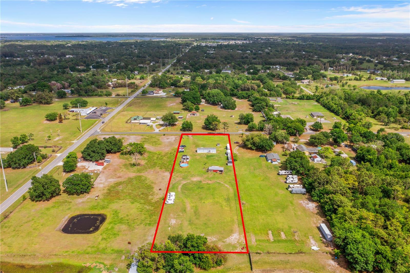 Listing photo id 14 for 3834 Hixon Avenue